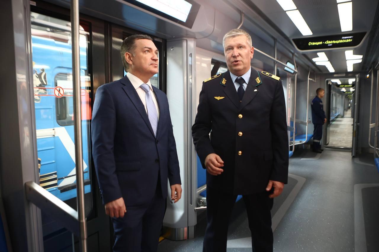 Фото Мэр Новосибирска оценил новый электропоезд метро «Ермак» 2